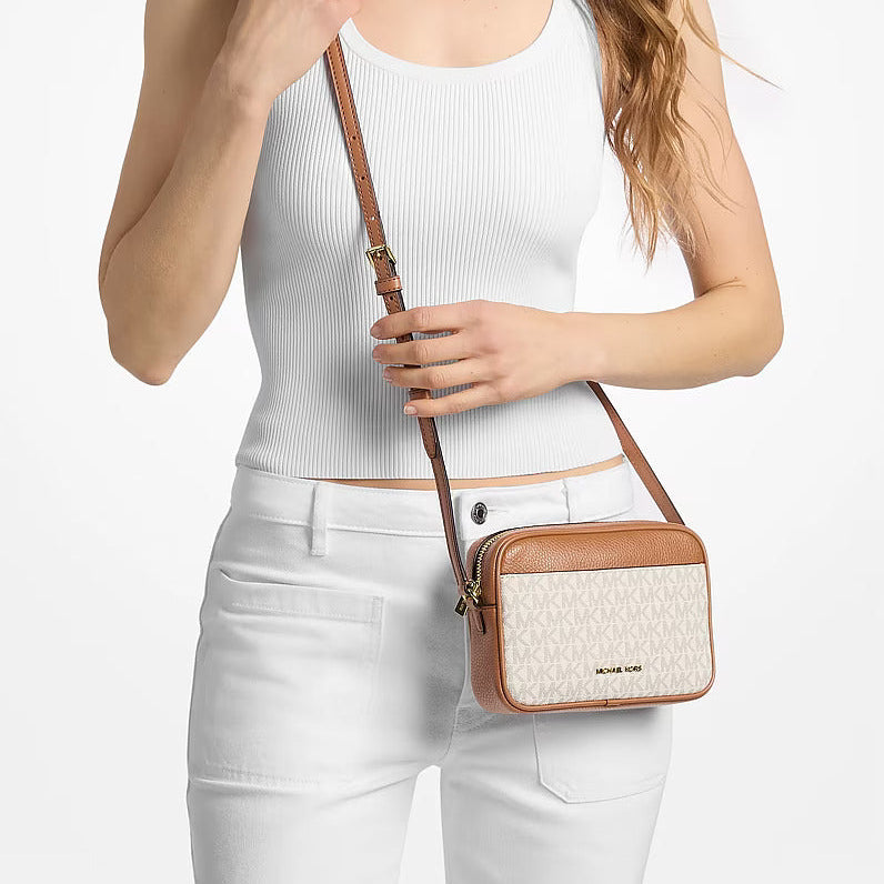 Jet Set Travel Small Camera Crossbody Vainilla